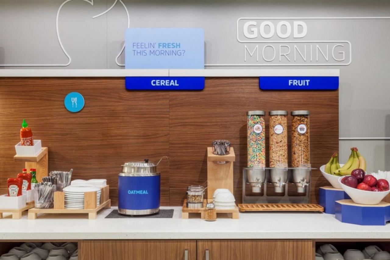 Holiday Inn Express Asheville Woodfin By Ihg Екстериор снимка